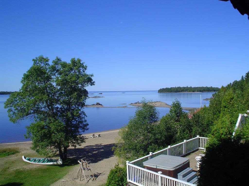 Auberge Des Iles Saint-Gédéon Exteriör bild