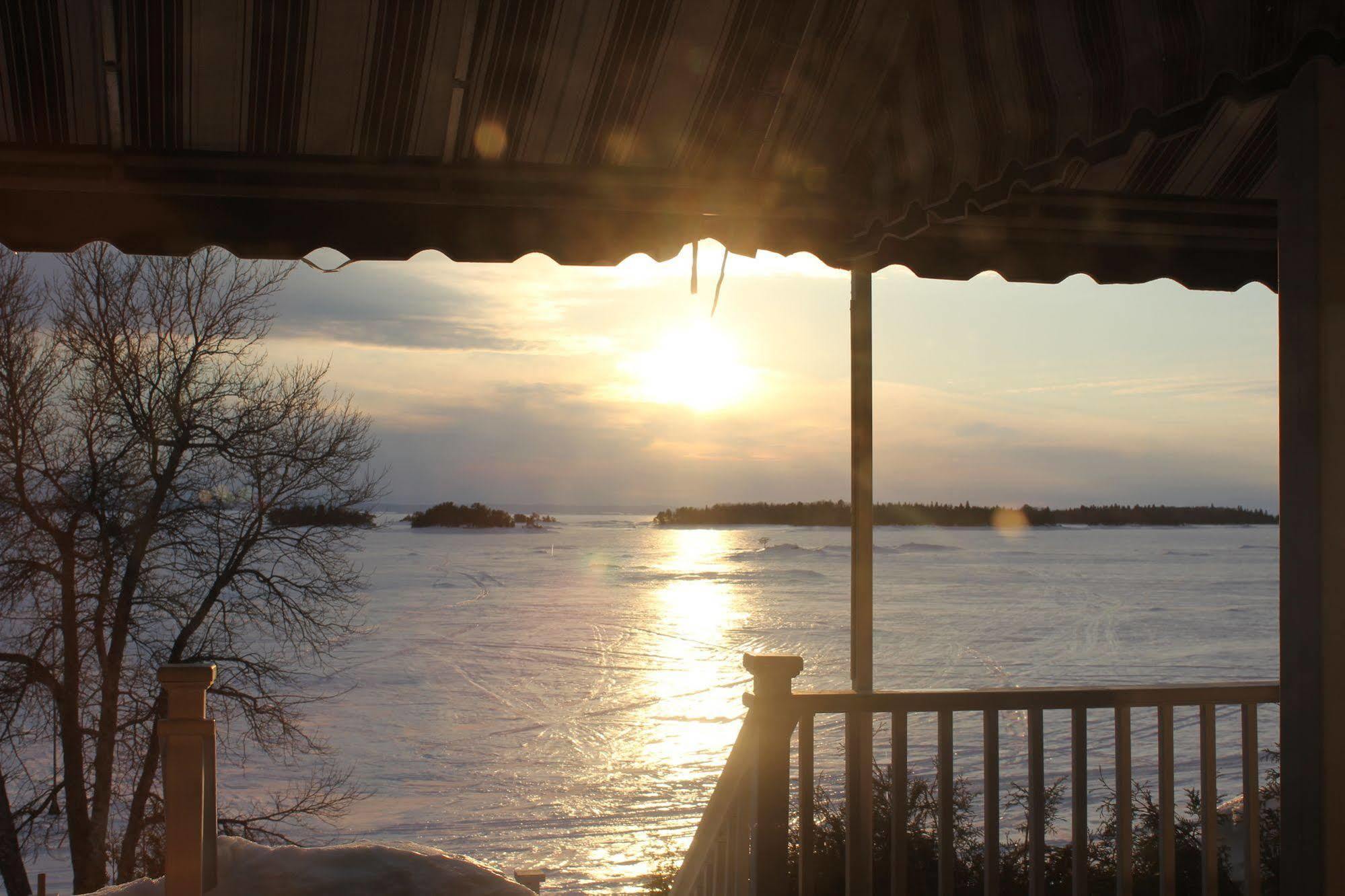 Auberge Des Iles Saint-Gédéon Exteriör bild